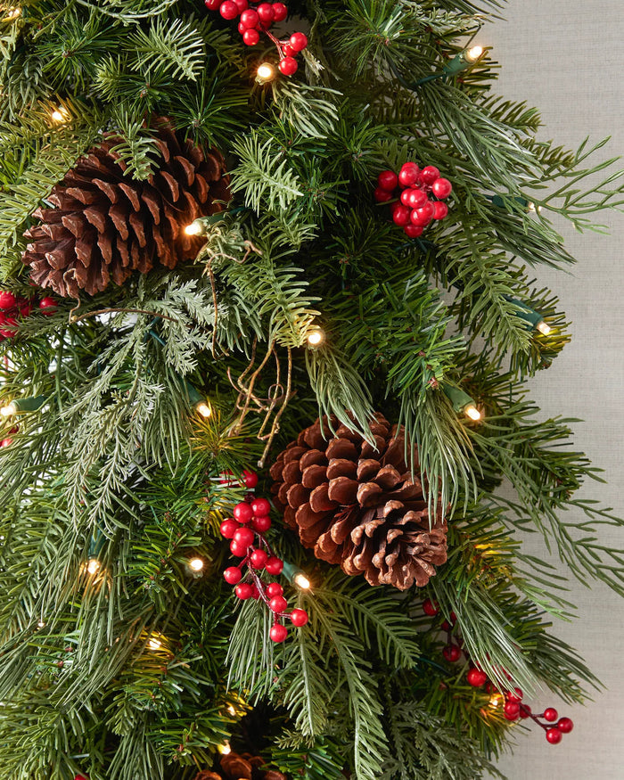 Grinalda Pinhas e Bagas de Natal Com LED 90 cm
