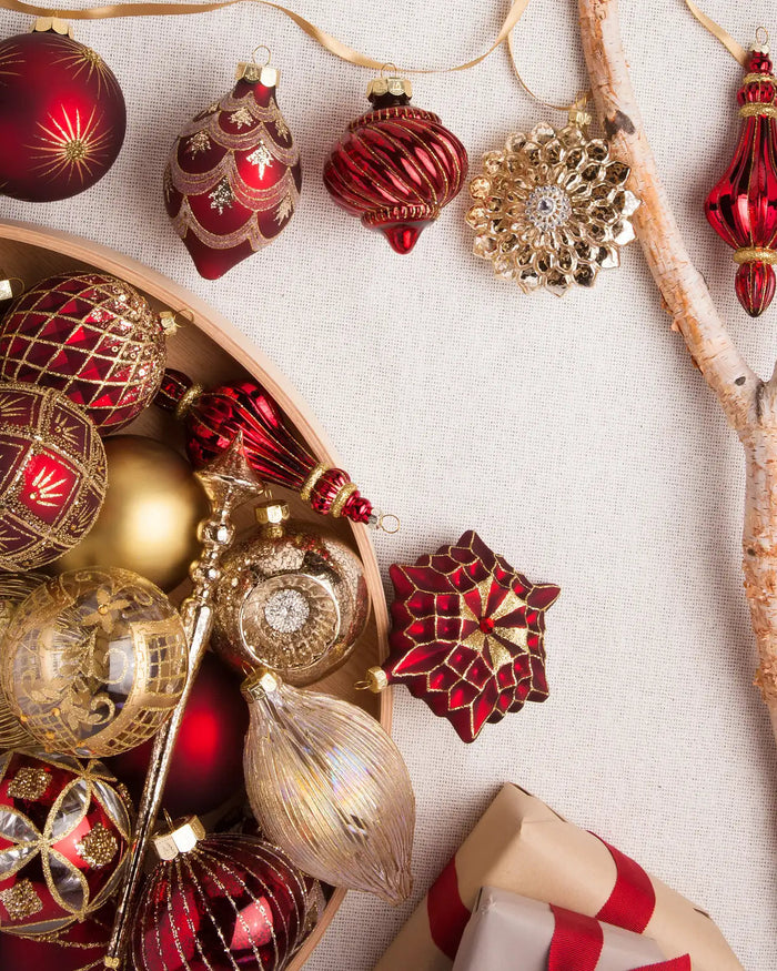 Kit 24 Enfeites para Árvore de Natal Vermelho e Dourado com Bolas e Pendentes Decorativos