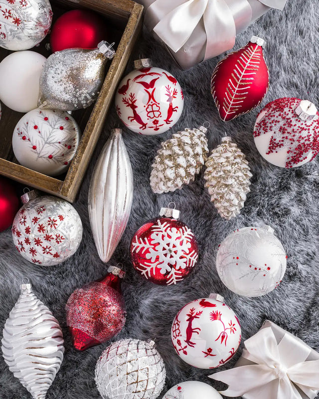 Kit 25 Enfeites para Árvore de Natal Vermelho, Branco e Prata – Coleção Inverno Clássico