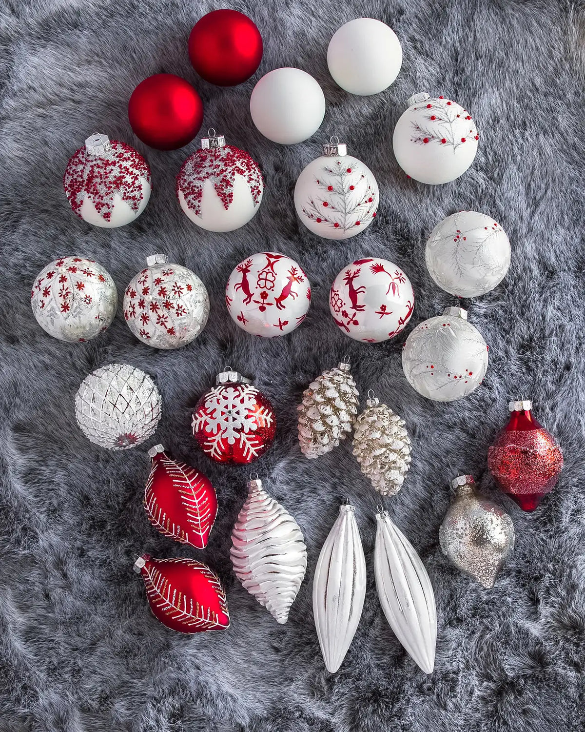 Kit 25 Enfeites para Árvore de Natal Vermelho, Branco e Prata – Coleção Inverno Clássico