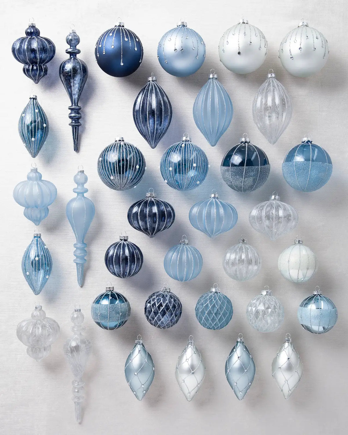Kit 32 Enfeites para Árvore de Natal Azul, Branco e Prata – Coleção Inverno Elegante